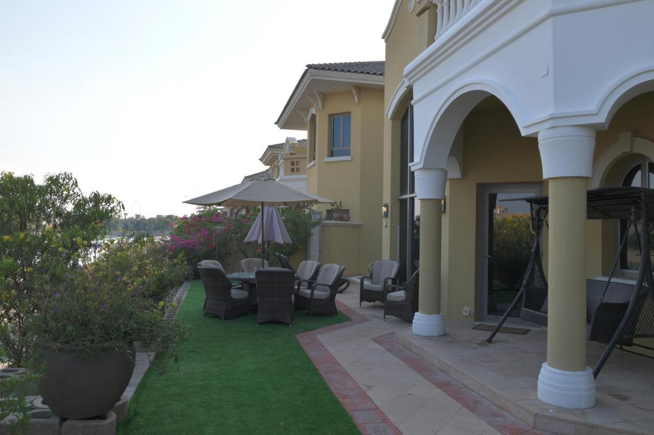 Chic 4Br Villa With Assistant Room And Private Pool On Palm Jumeirah By Deluxe Holiday Homes 迪拜 外观 照片