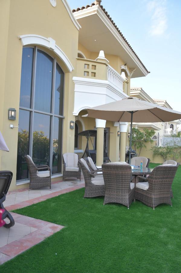 Chic 4Br Villa With Assistant Room And Private Pool On Palm Jumeirah By Deluxe Holiday Homes 迪拜 外观 照片
